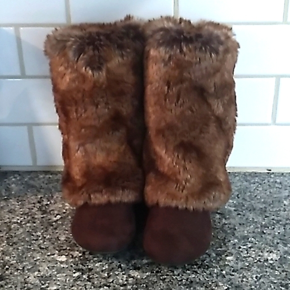 Report Dark Brown Furry Boots. Size 6.5 - Picture 12 of 15